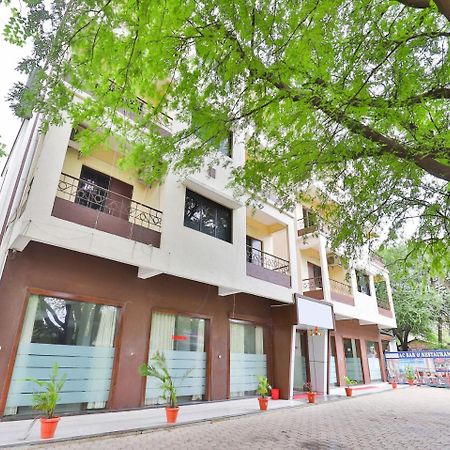 Hotel Ambica Daman Buitenkant foto