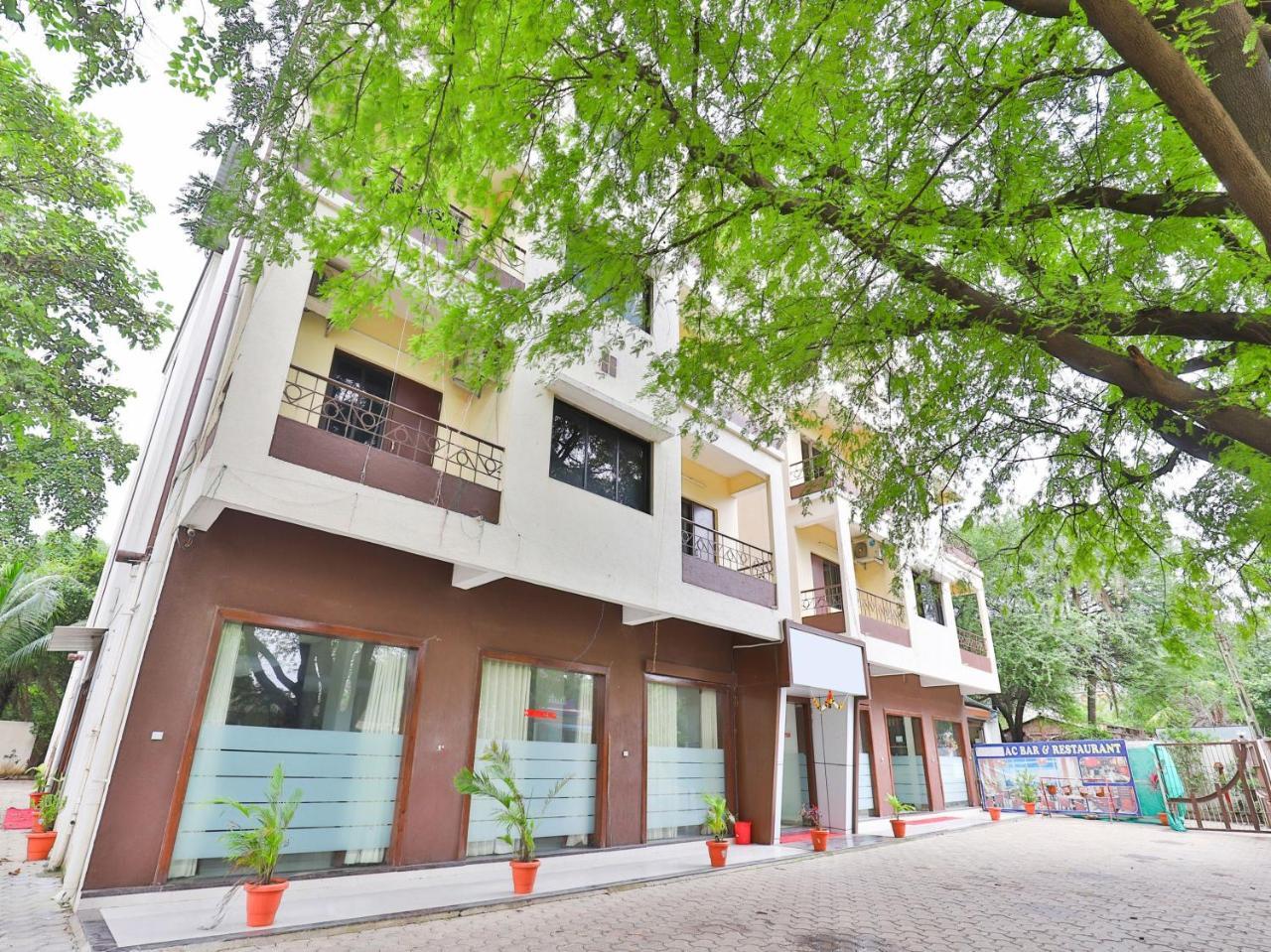 Hotel Ambica Daman Buitenkant foto