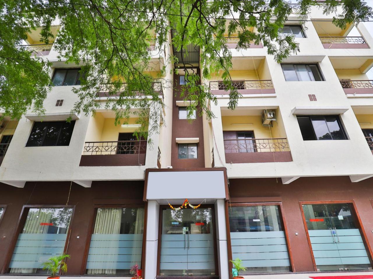 Hotel Ambica Daman Buitenkant foto