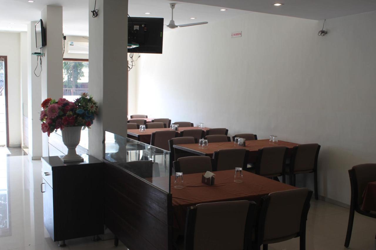 Hotel Ambica Daman Buitenkant foto