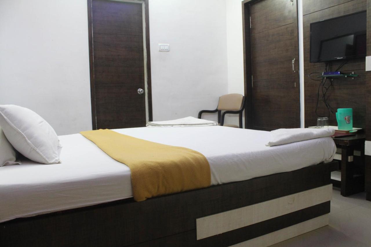 Hotel Ambica Daman Buitenkant foto
