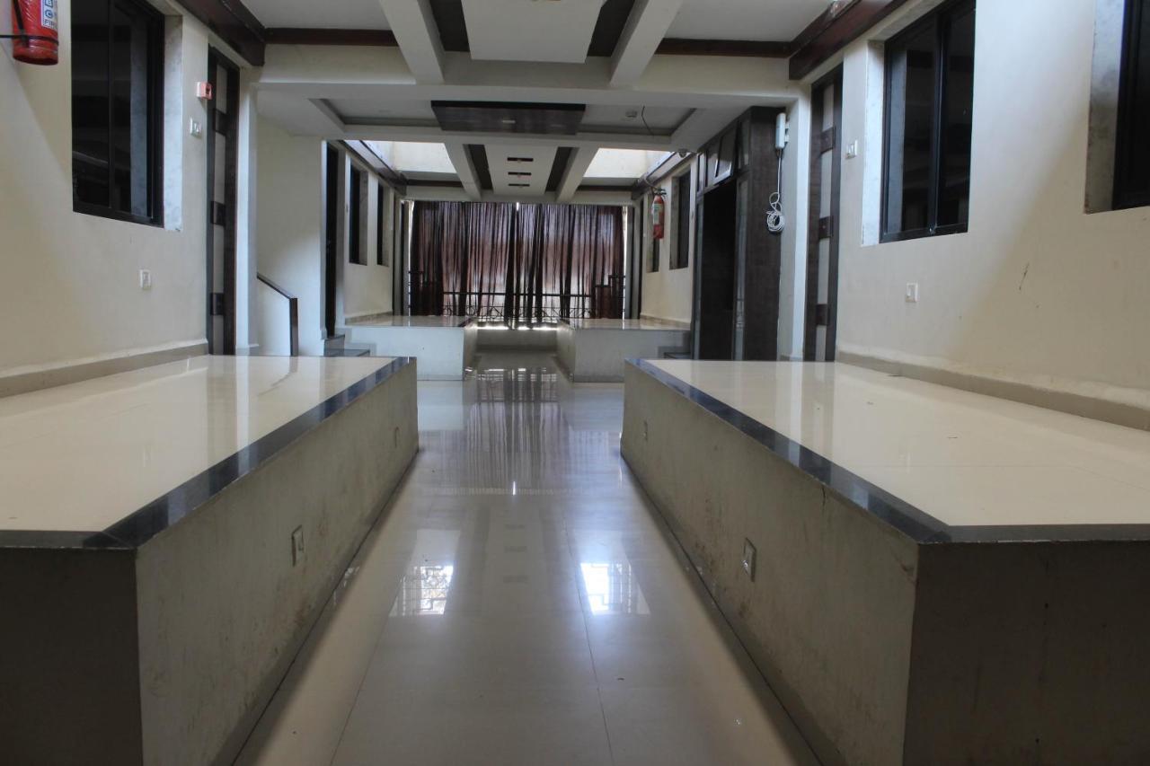 Hotel Ambica Daman Buitenkant foto